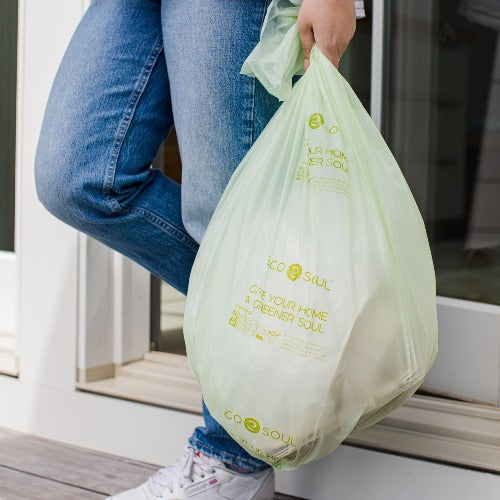 A person holding a Large Compostable Kitchen Bags 13 Gallon